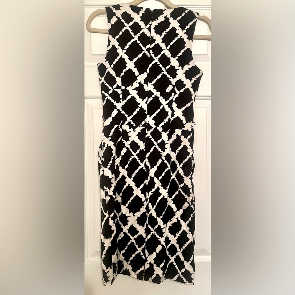 White House Black Market Size 2 Dress - Picture 2 of 4